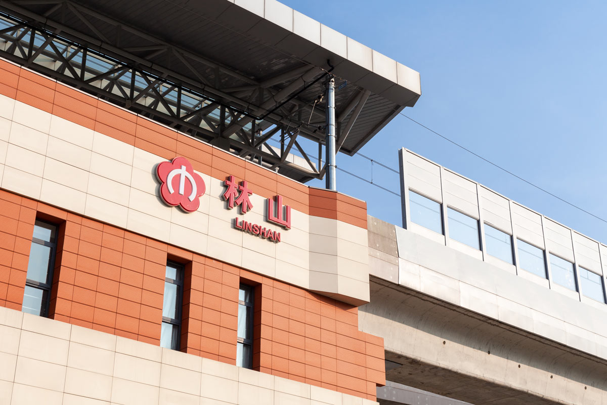 地铁站正立面幕墙.jpg