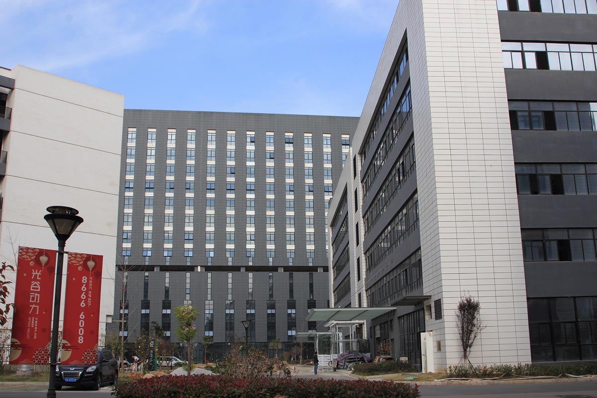武汉光谷办公建筑陶土幕墙.jpg