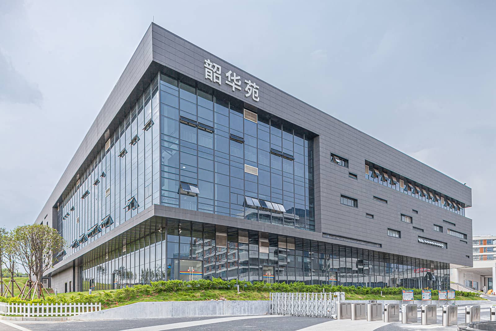 汽车与交通学院学生食堂.jpg