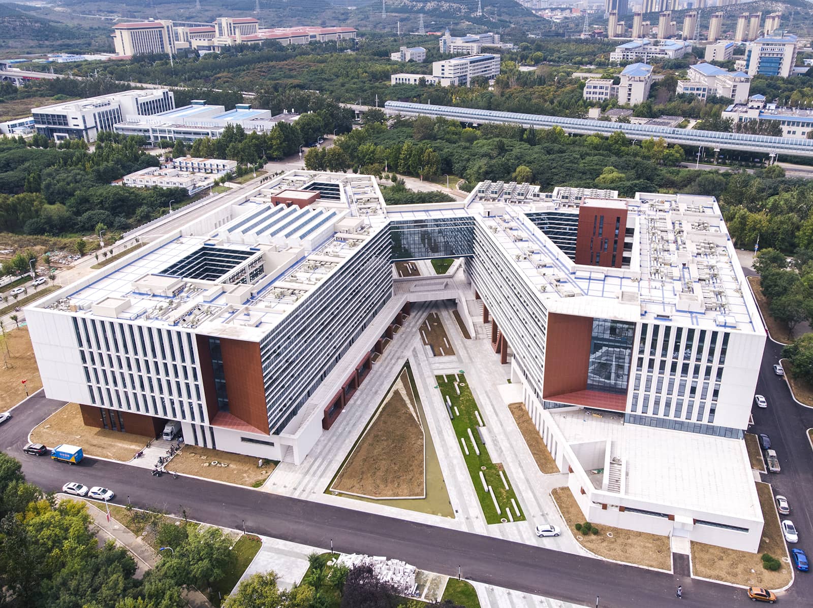 齐鲁工业大学国家重点实验室建筑航拍图.jpg