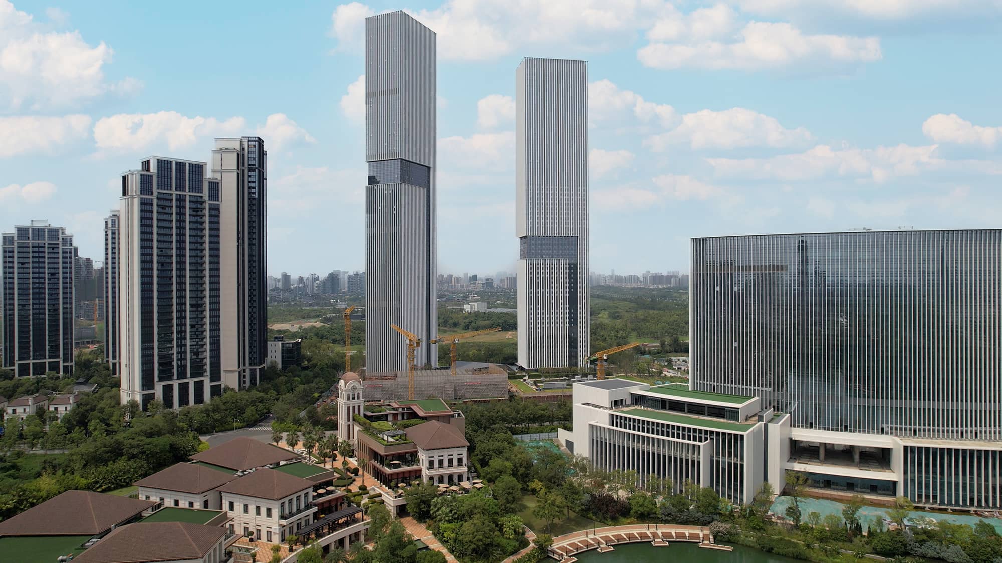 麓湖卡地亚中心地标建筑群.jpg