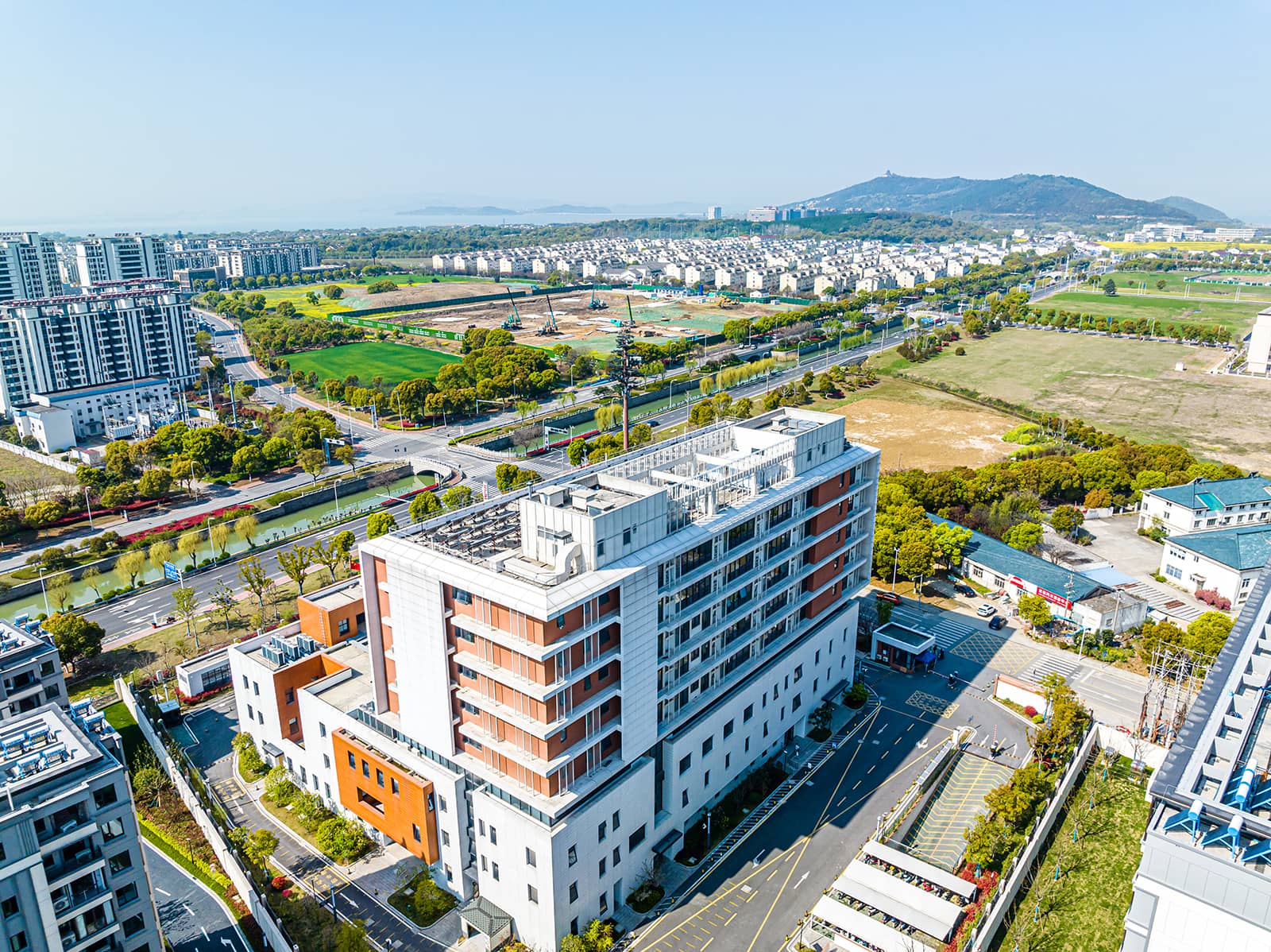 医院背立面.jpg