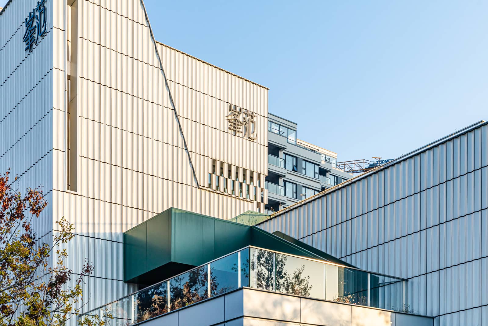 项目转角实景.jpg